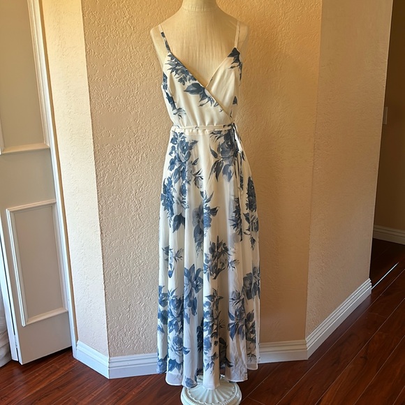 Lulu’s Off White/Cream and Blue Floral Print Wrap Maxi Dress - Picture 5 of 13